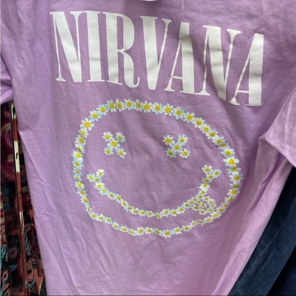 NIRVANA Tops - NWT Nirvana Flowers & Smiley Face Tee Shirt Lavender 100% Cotton Adult Size M